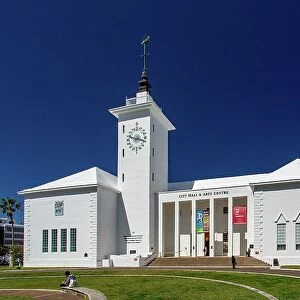 City Hall and Arts Centre, designed by local architect William Onions, built in 1960, houses the City Corporation's Administrative Offices, a Theatre, Bermuda's National Gallery and Society of Arts Gallery, Hamilton, Bermuda, Atlantic