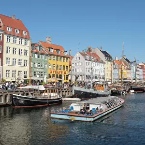 Harbour cruise boats, Nyhavn Harbour, Copenhagen, Denmark, Scandinavia, Europe