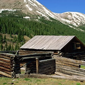 Log cabin at Independence town site founded 1879 when gold discovered