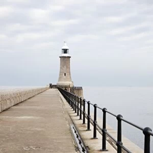 North Pier and Lighthouse, Tynemouth, North Tyneside, Tyne and Wear, England, United Kingdom, Europe