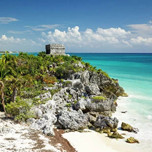 Temple of the Wind God, and beach, Tulum, Yucatan peninsula, Mexico