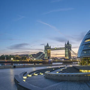 UK, England, London, Tower Bridge over River Thames, City Hall