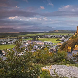 Uk, Wales, Gwynedd, Harlech, Harlech Castle, Mountains of Snowdonia National Park beyond