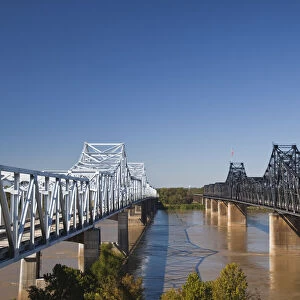 USA, Mississippi, Vicksburg, I-20 Highway and US-80 bridges across the Mississippi River