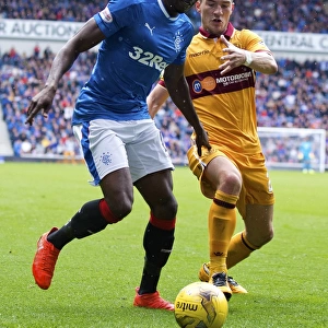 Rangers vs Motherwell: Joe Dodoo Protects the Ball at Ibrox Stadium - Ladbrokes Premiership