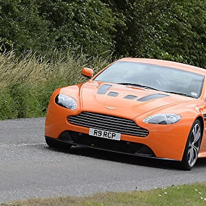 Aston Martin V12 Vantage, 2010, Orange