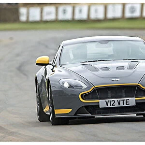 Aston Martin V12 Vantages 2016 Grey & yellow