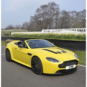 Aston Martin V12 Vantages Roadster, 2016, Yellow