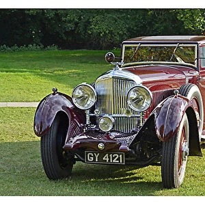 Bentley 8-litre Saloon 1932 Red dark