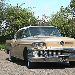 Buick Super (4-door), 1958, Gold