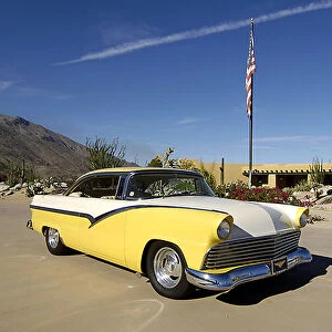 Ford Fairlane Custom Classic, 1956, Yellow, & white