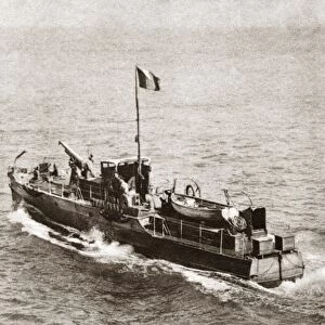 WORLD WAR I: FRENCH SHIP. French U-boat chaser equipped with the French 75 gun