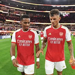Arsenal and FC Barcelona: Pre-Season Clash in Inglewood - Timber and White Share a Moment
