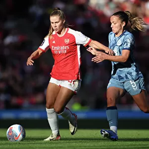 Arsenal vs. Aston Villa: Women's Super League Clash at Emirates Stadium (2023-24)