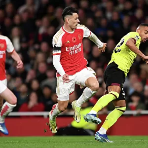 Arsenal vs Burnley: Gabriel Martinelli Fends Off Vitinho Challenge in Premier League Clash (2023-24)
