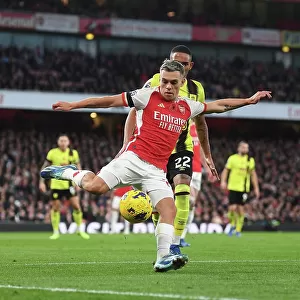 Arsenal vs Burnley: Tight Battle at Emirates Stadium - Leandro Trossard Under Pressure