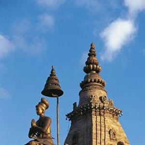 Nepal, Kathmandu Valley, Bhaktapur, Temple of Batsala and statue of King Bupatindra Malla