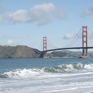 USA, California, San Francisco, Baker Beach and the Golden Gate Bridge
