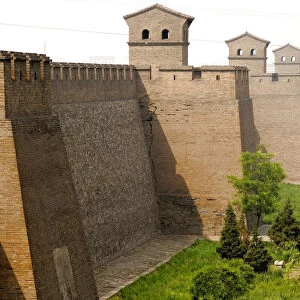 defence wall surrounding the medieval city of ping yao, nothern China