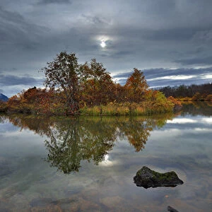 Myvtan Lake Autumn Colours