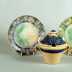 Doulton side plates and jam pot, c. 1930 (ceramic)