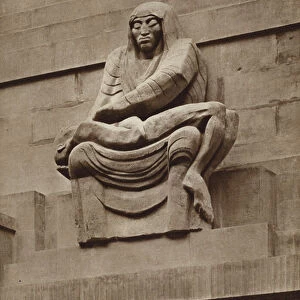 Night, sculpture by British artist Jacob Epstein above the entrance to 55 Broadway, London (b / w photo)