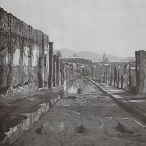 Pompei, Strada dell Abbondanza (b / w photo)