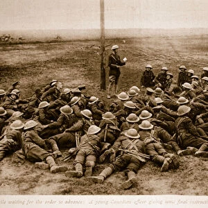 While waiting for the order to advance, 1914-19 (b / w photo)