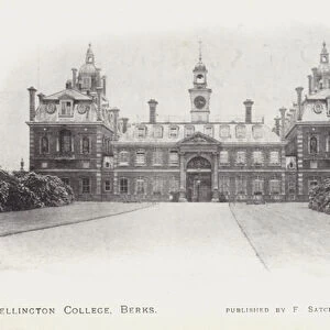 Wellington College, Berkshire (b / w photo)