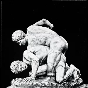 The Wrestlers, after a Greek original of the 3rd century BC (marble) (b / w photo) (see also 31428, 122614)