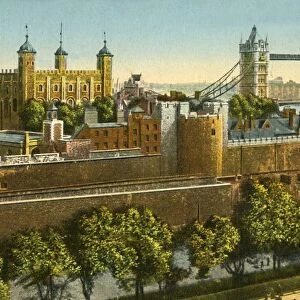Tower Bridge and the Tower of London, c1910. Creator: Unknown