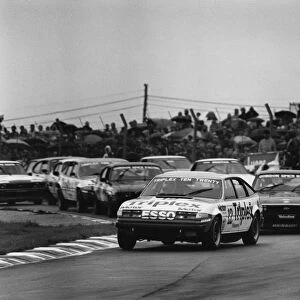 1982 British Saloon Car Championship: Dennis Leech, leads the field at the start of the race, action