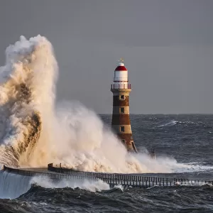 Waves Splashing Against Roker Lighthouse At The End Of A Pier; Sunderland, Tyne And Wear, England