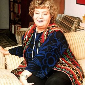 American actress Shelley Winters at home in October 1989 A©mirrorpix