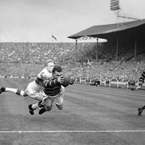 Huddersfield score a try in the Rugby League Cup Final at Wembley