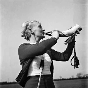 Mrs. Florence Suthers of the North Cheshire Bowmen blowing the foresters horn which was