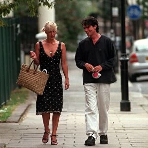 Paula Yates TV Presenter October 98 Walkng down street with her new lover Kingsley