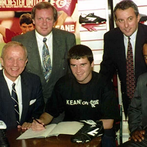 Roy Keane signs a 3 year sponsorship deal (with Hi-Tec?