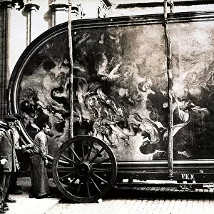 The canvas of the "Ascension of the Virgin" by Rubens is carried from the cathedral of Antwerp in a safe place during the First World War