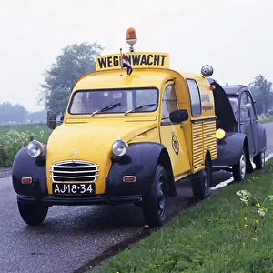 <b class=qtipBold><figcaption>Citroen 2CV Recovery van</figcaption></b><br><br><em>© Copyright Car Photo Library - All Rights Reserved</em> Citroen 2CV Recovery van