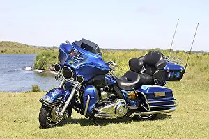 Harley Davidson Electra Glide Ultra, custom paint job see release 03-06-2011-01
