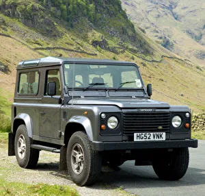 <b class=qtipBold><figcaption>Land Rover Defender</figcaption></b><br><br><em>© Copyright Car Photo Library - All Rights Reserved</em> Land Rover Defender
