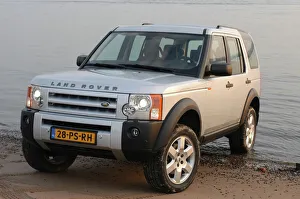 <b class=qtipBold><figcaption>Land Rover Discovery</figcaption></b><br><br><em>© Copyright Car Photo Library - All Rights Reserved</em> Land Rover Discovery