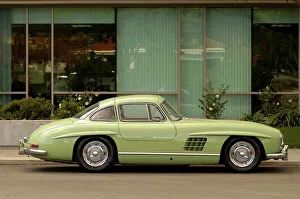 <b class=qtipBold><figcaption>Mercedes-Benz 300SL Gullwing</figcaption></b><br><br><em>© Copyright Car Photo Library - All Rights Reserved</em> Mercedes-Benz 300SL Gullwing