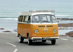 VW T2 Devon Bay Camper 1972 orange white