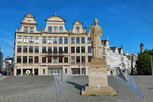 Statue of Elisabeth of Bavaria, Queen of Belgium, in the Place de L Albertine, Brussels